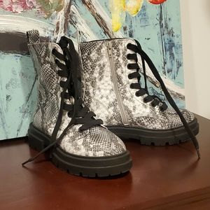Dolce Vita Women Lace Up Combat Boots Snake Print Black and White Size 7